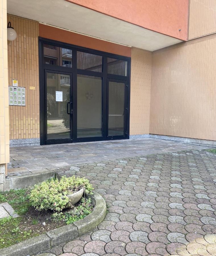 Appartamento Casa di Laura mono e bilo di fronte Ospedale San Raffaele Segrate Esterno foto