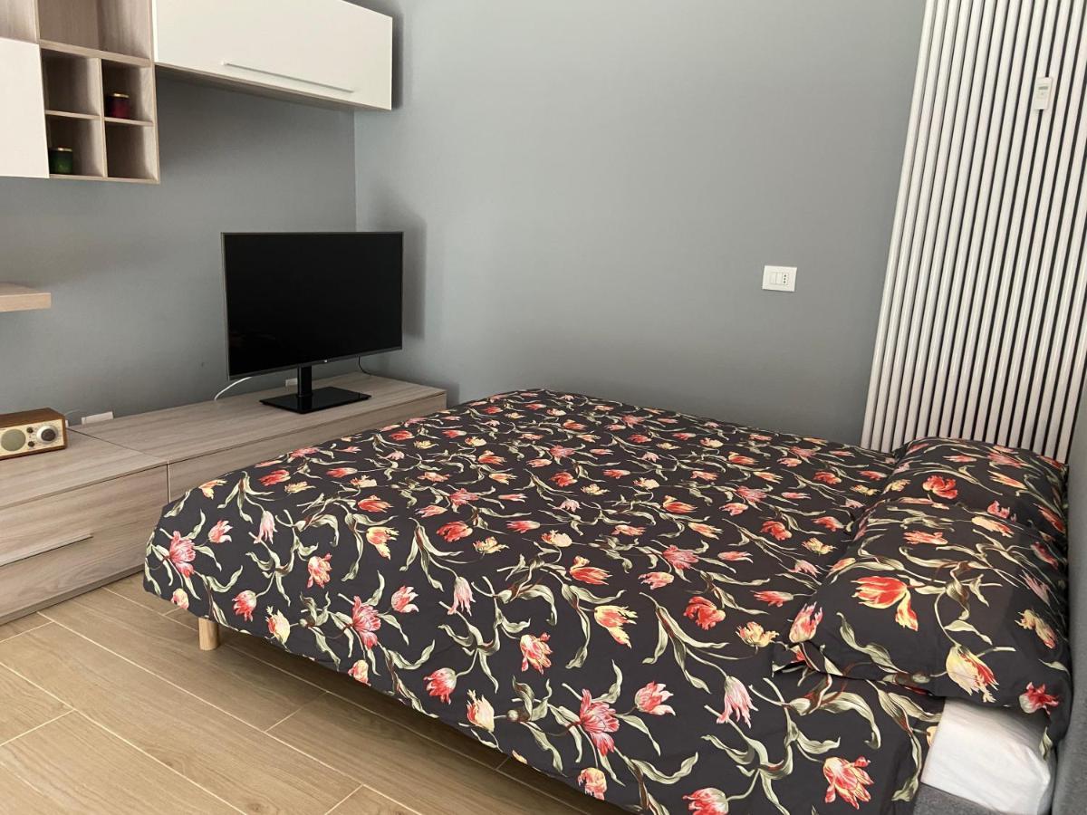 Appartamento Casa di Laura mono e bilo di fronte Ospedale San Raffaele Segrate Esterno foto